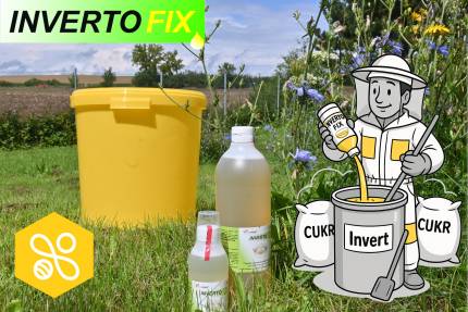 Butelki preparatu Invertofix i żółte wiadro na tle łąki; ilustracja pszczelarza miesza syrop z cukru dla pszczół.