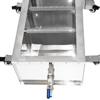 Pojemnik na miód z sitem kaskadowym oraz pokrywą Mellarius